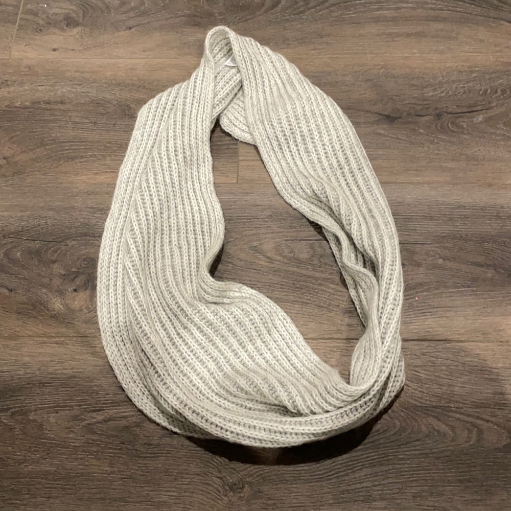 American Eagle knit scarf
